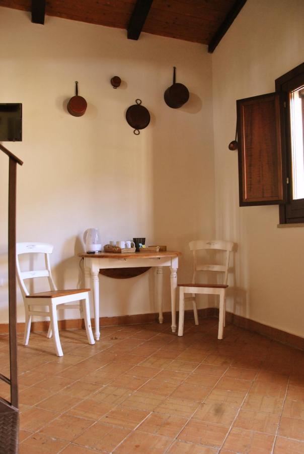 Agriturismo La Mandragola Relais โครโตเน ภายนอก รูปภาพ