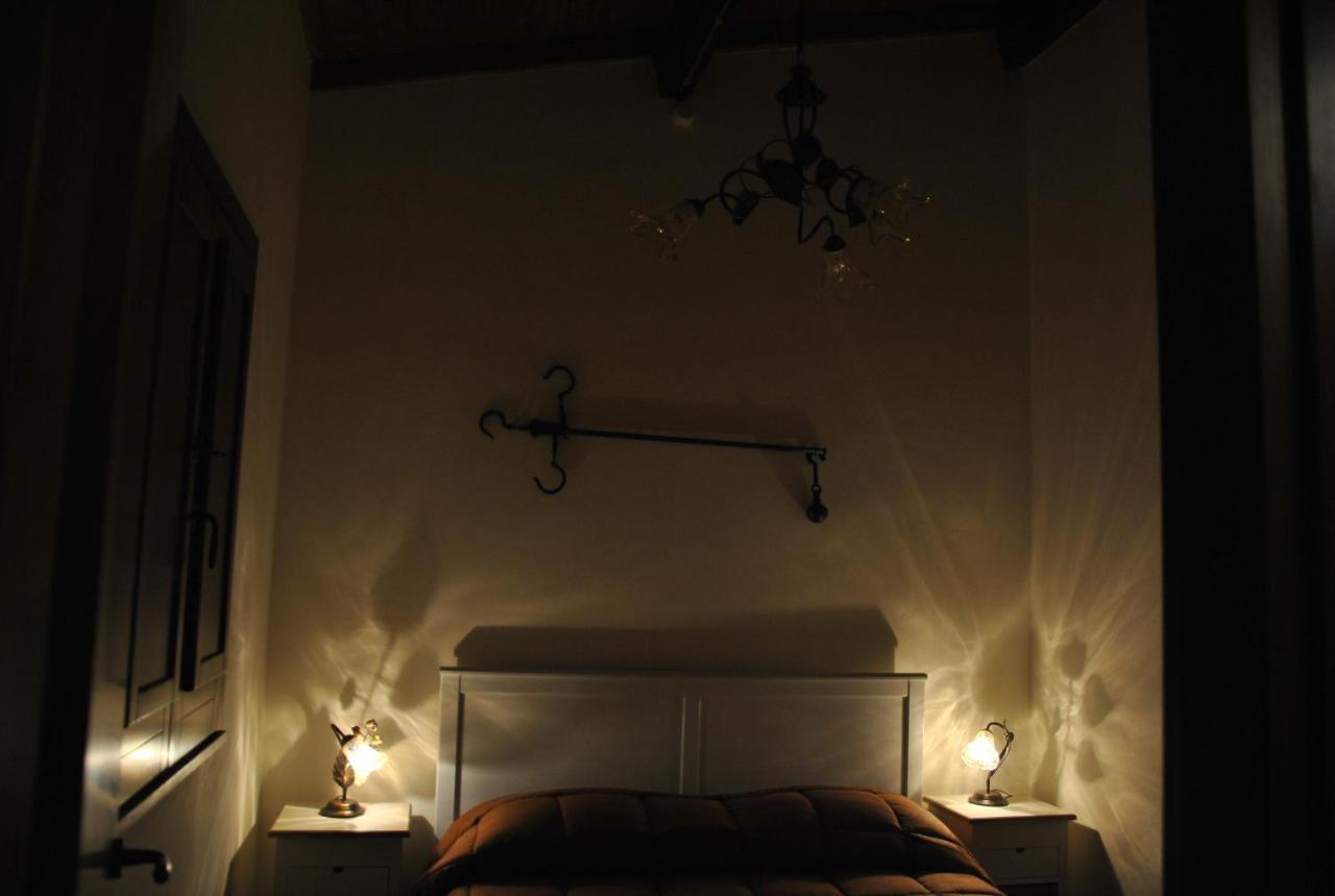 Agriturismo La Mandragola Relais โครโตเน ภายนอก รูปภาพ