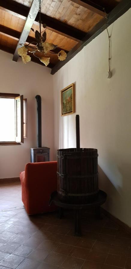 Agriturismo La Mandragola Relais โครโตเน ภายนอก รูปภาพ